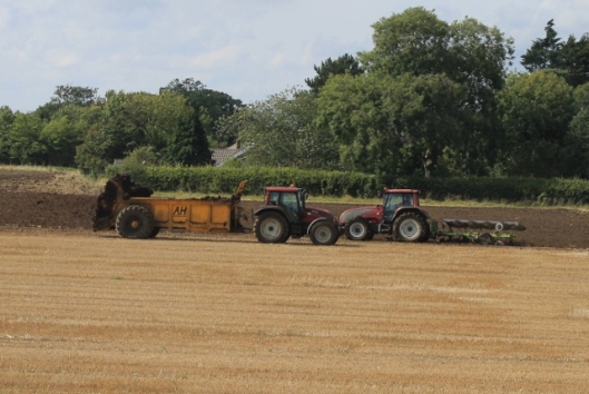 006Muck spreading and ploughing (640x429)