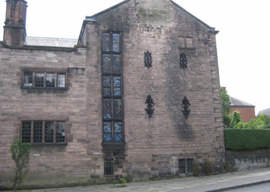 004House in Leek with stained glass (2) (640x456)