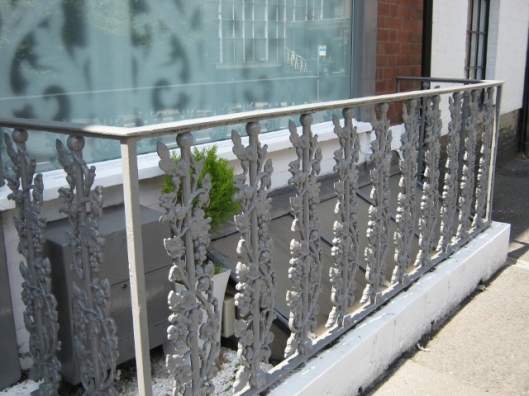 014Cast iron railing (640x480)