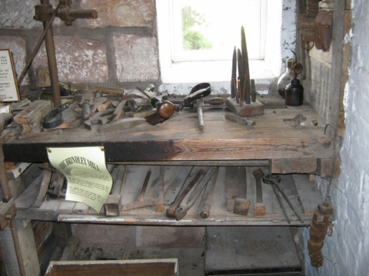 057Tools used in mill (640x480)